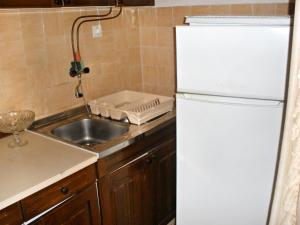 Apartments by the sea Pisak, Omis - 1003