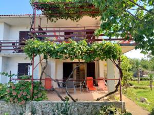 Apartments with parking space Silo, Krk - 18706