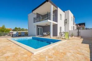 Family friendly house with a swimming pool Vir - Torovi - Vir - Pedinka, Vir - 18732 - Pedinka
