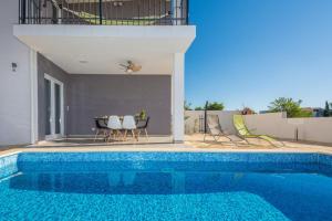 Family friendly house with a swimming pool Vir - Torovi - Vir - Pedinka, Vir - 18732