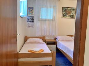 Apartments with parking space Silo, Krk - 18729