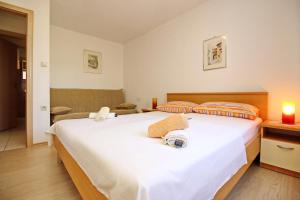 Apartments with parking space Silo, Krk - 18751