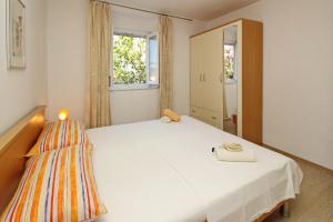 Apartments with parking space Silo, Krk - 18751