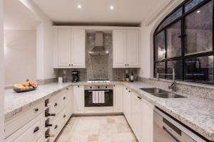 Luxury Apartments in Centro San Miguel de Allende with Rooftop & Jacuzzi