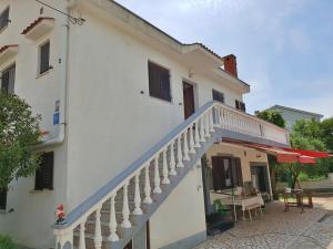 Apartments with a parking space Silo, Krk - 18752