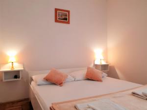 Apartments with parking space Silo, Krk - 18754