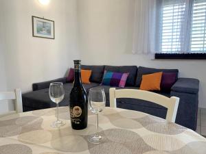 Apartments with parking space Silo, Krk - 18756