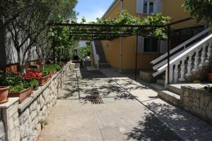 Apartments with a parking space Silo Krk 18757