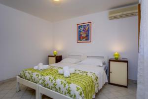 Apartments by the sea Nerezine, Losinj - 18734