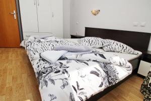 Apartments by the sea Baska, Krk - 18778