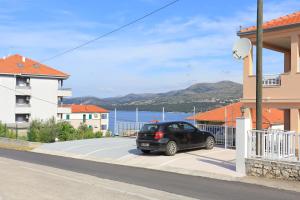 Apartments with a parking space Okrug Donji, Ciovo - 18796