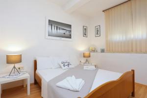 Apartments with a parking space Okrug Donji, Ciovo - 18796