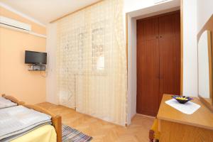 Apartments by the sea Arbanija, Ciovo - 18797