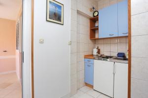 Apartments by the sea Arbanija, Ciovo - 18797