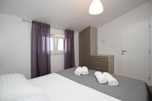 Apartments with parking space Baska, Krk - 18793