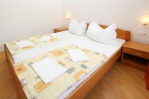 Apartments with parking space Baska, Krk - 18794