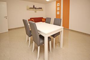 Apartments with swimming pool Baska, Krk - 18785