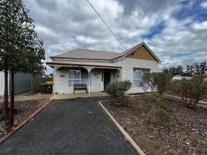 The Crooked Cottage - Murtoa