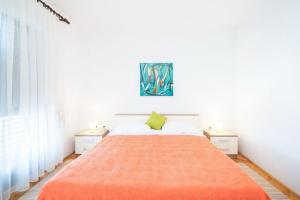 Apartments with parking space Supetar, Brac - 18825