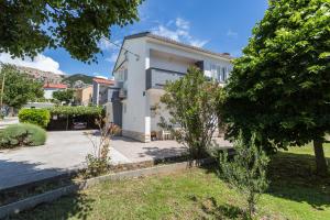 Apartments with a parking space Baska, Krk - 18818