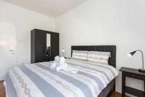 Apartments with parking space Baska, Krk - 18818