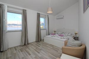 Apartments by the sea Baska, Krk - 18824
