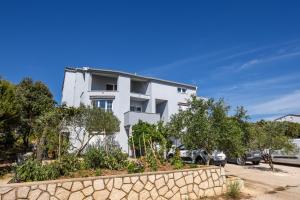Apartments with parking space Mandre, Pag - 18839 - 3hvězdičkové hotely ve městě Kolan