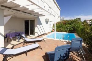 Family friendly apartments with a swimming pool Sabunike, Zadar - 18841