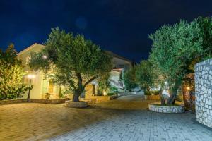Family friendly apartments with a swimming pool Okrug Gornji, Ciovo - 18827