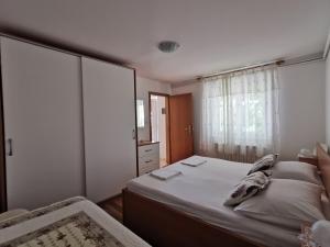 Apartments with parking space Novi Vinodolski - 18855