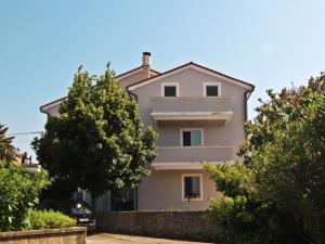 Apartments with a parking space Soline, Krk - 18802