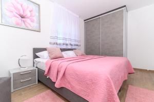 Apartments by the sea Trogir - 18879