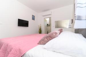 Apartments by the sea Trogir - 18879