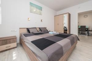 Apartments by the sea Vir - 18881