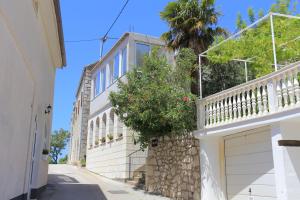 Apartments by the sea Brist, Makarska - 18859 