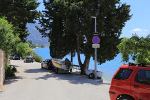 Apartments by the sea Brist, Makarska - 18859