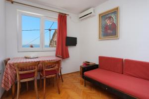 Apartments by the sea Brist, Makarska - 18859