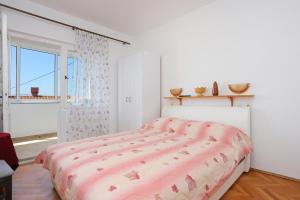 Apartments by the sea Brist, Makarska - 18859