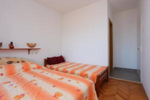 Apartments by the sea Brist, Makarska - 18859