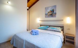 Holiday house with a parking space Mundanije, Rab - 18889