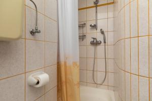 Apartments by the sea Duce, Omis - 18897