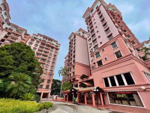 5 BEDROOMS MARINA COURT PENTHOUSE VACATION HOME KOTA KINABALU - 15 pax