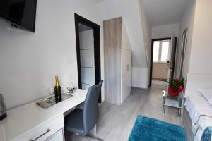 Apartments and rooms with WiFi Split - 18909