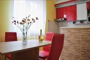 Apartments with parking space Makarska - 18898