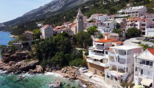 Apartments by the sea Pisak, Omis - 1018