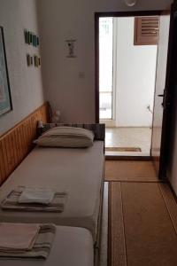 Apartments by the sea Pisak, Omis - 1018