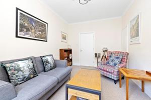 JOIVY Modern Flat on Rose Street