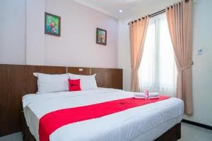 RedDoorz Plus Syariah @ Jalan Dokter Wahidin Bojonegoro - Bojonegoro