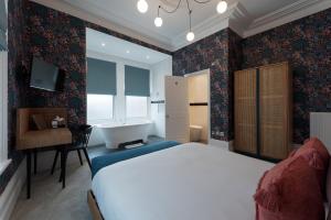 The Clarence Boutique Rooms