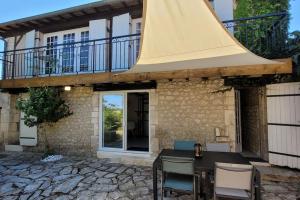 Maisons de vacances Cottage renove avec piscine et terrasse : photos des chambres